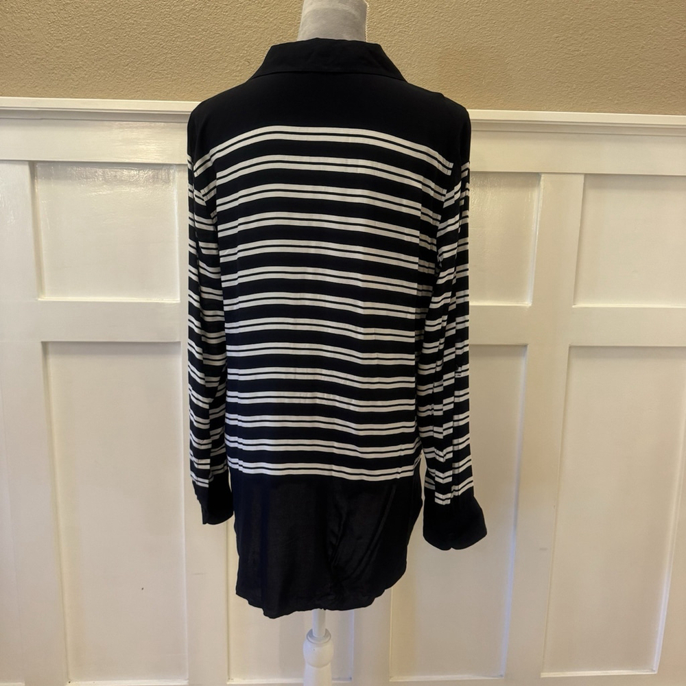 Talbots Women Shirt Blouse Size:M Blue White Striped Button-Up Rayon Super Soft - Picture 3 of 12